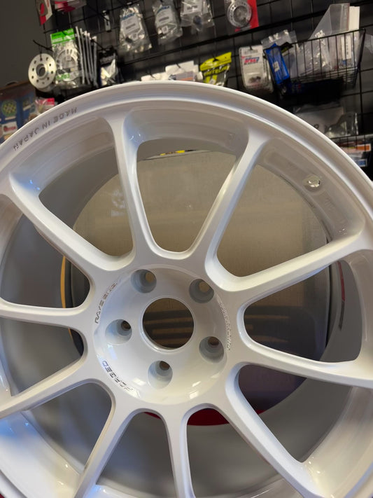 Volk Racing ZE40 18x9.5 +38mm 5x114.3 Dash White